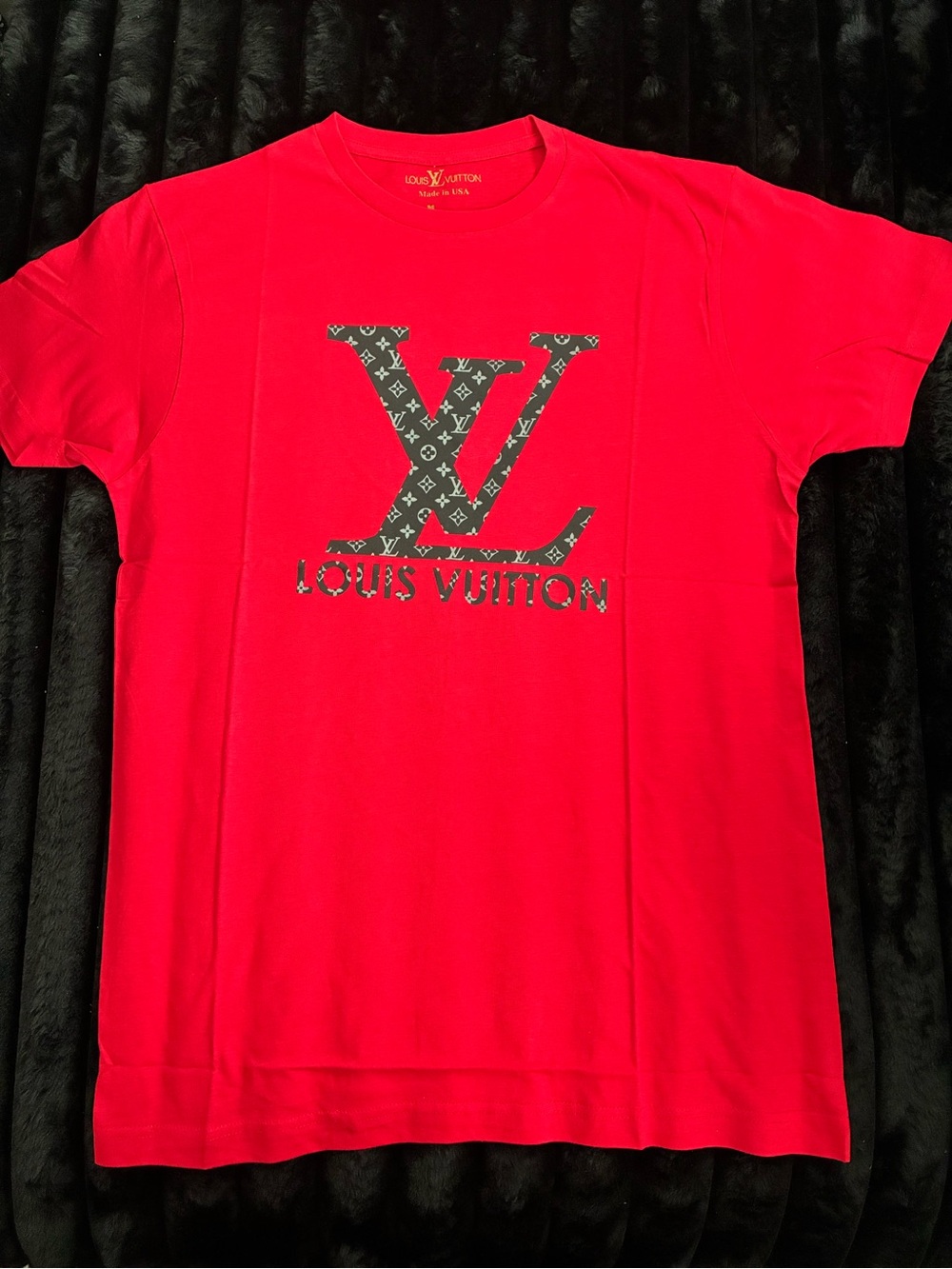 New Men’s Luxury LV Red with Black Graphic T-shirt Size M